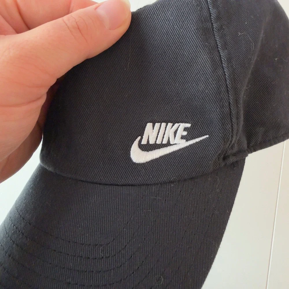 Nike Heritage 86 Black Baseball Cap One Size Logo Casual Adjustable Activewear
